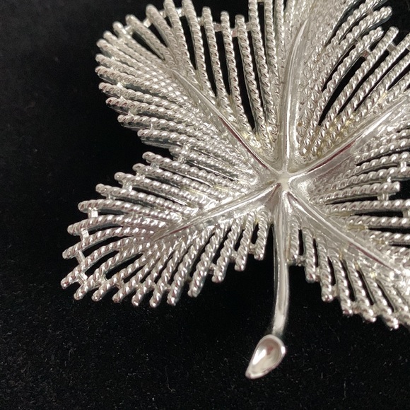 Sarah Coventry Maple Leaf Brooch Pin Textured Silver Tone 2 7/8” Nice Weight - Picture 4 of 12